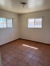 4044 Mennes Ave in Riverside, CA - Foto de edificio - Building Photo