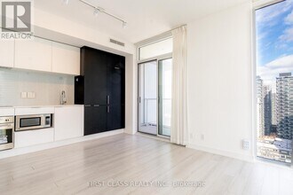 33 Helendale Ave in Toronto, ON - Building Photo - Building Photo