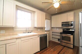 3102 E De Soto St in Pensacola, FL - Building Photo - Building Photo