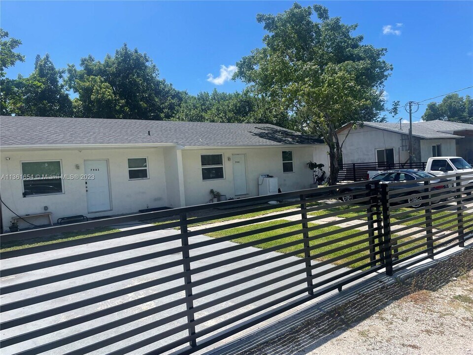 7981 NW 12th Pl-Unit -main in Miami, FL - Foto de edificio