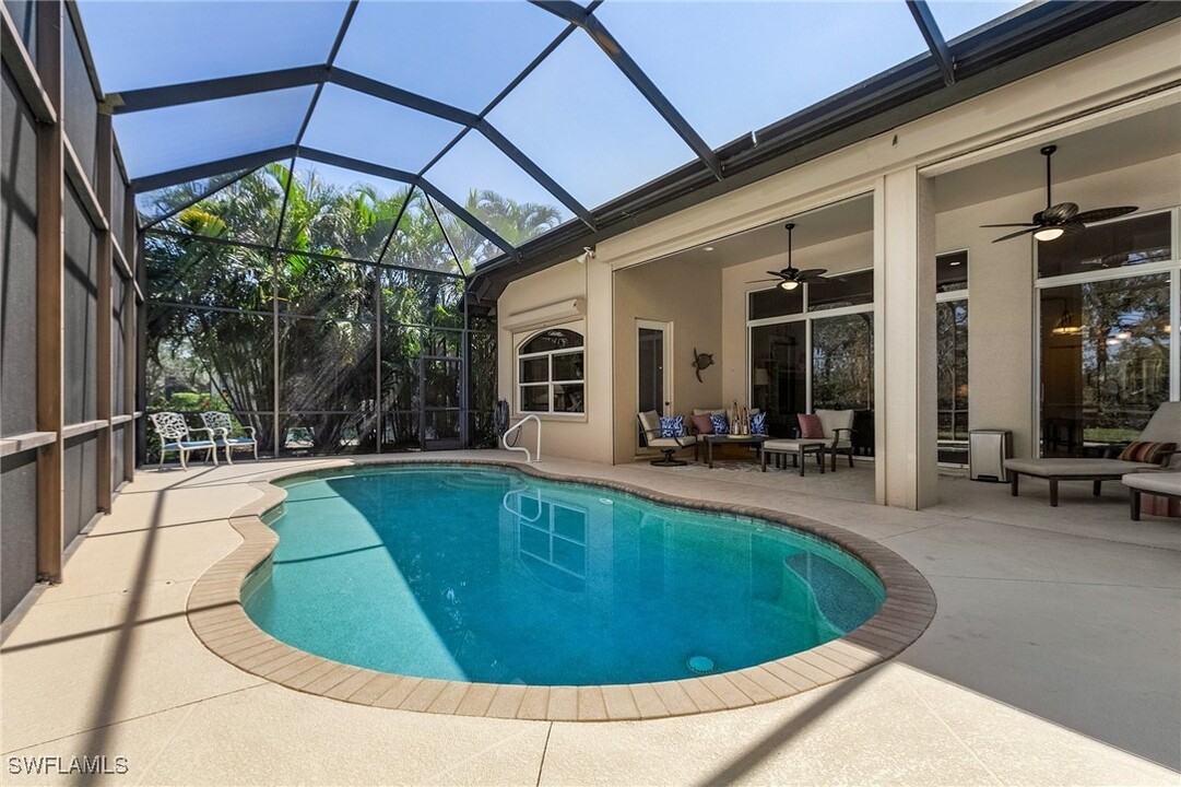 12595 Grandezza Cir in Estero, FL - Foto de edificio