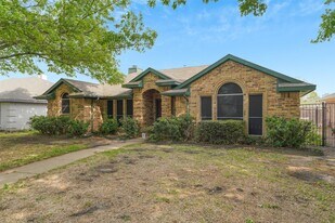 2600 Waterloo Ln in Mesquite, TX - Building Photo