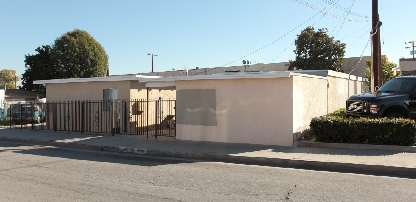 11816 163rd St in Norwalk, CA - Foto de edificio