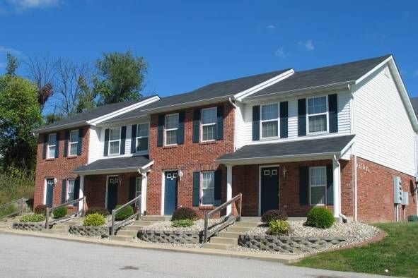 Brookhill Townhomes in Collinsville, IL - Building Photo