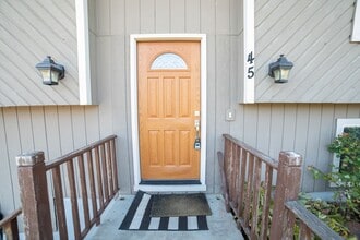 45 NW Bella Vista Ave in Gresham, OR - Building Photo - Building Photo