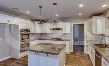 2502 E Sahuaro Dr in Phoenix, AZ - Building Photo - Building Photo