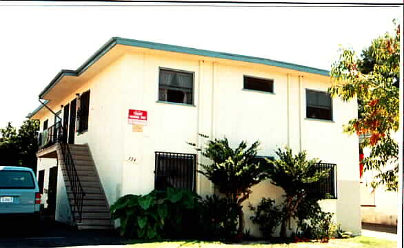 724 W Hall Ave in Anaheim, CA - Foto de edificio