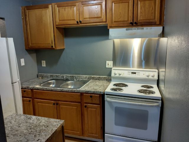 1600 Clinton St in Aurora, CO - Building Photo - Building Photo
