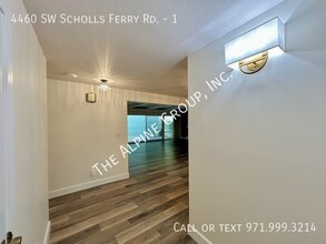 4460 SW Scholls Ferry Rd in Portland, OR - Building Photo - Building Photo