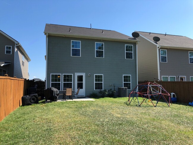451 Whispering Breeze Ln in Summerville, SC - Building Photo - Building Photo