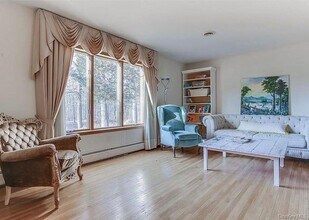 11 Secor Ct in Pomona, NY - Building Photo - Building Photo