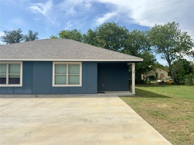 513 W China St in Lockhart, TX - Building Photo - Building Photo