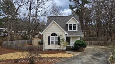 51 W Field St in Pittsboro, NC - Building Photo - Building Photo