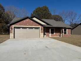 105 Blue Star Ln in Poplar Bluff, MO - Building Photo