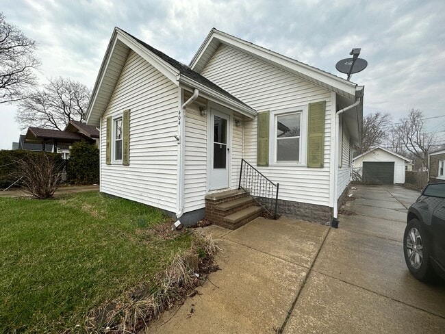 404 E Bird St in Jackson, MI - Building Photo - Building Photo