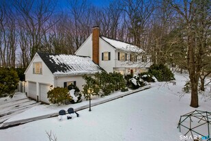 10 Candlewood Ln in Farmington, CT - Building Photo