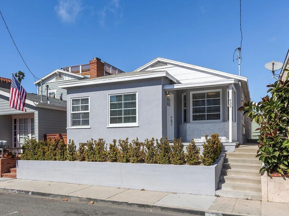 435 Longfellow Ave in Hermosa Beach, CA - Building Photo