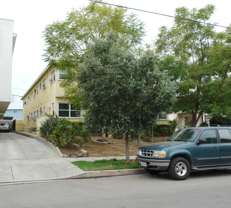 5323 Hermitage Ave in Valley Village, CA - Building Photo