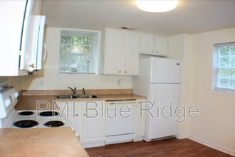 1416 Highland Ave in Hendersonville, NC - Building Photo - Building Photo