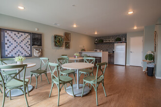 Harvestview Apartments in Rochester, MN - Foto de edificio - Building Photo