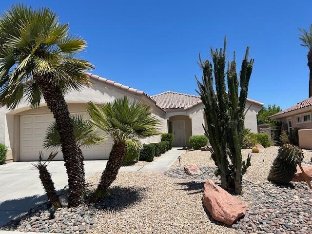 37290 Springdale Ave in Palm Desert, CA - Building Photo