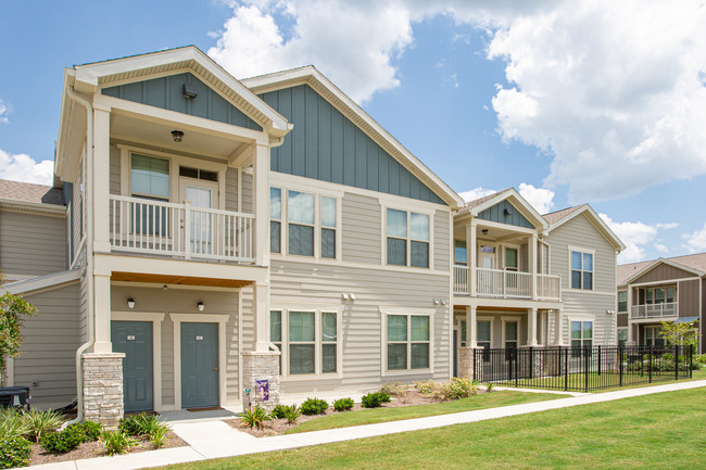 The Retreat at Juban in Denham Springs, LA - Building Photo - Building Photo