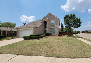 2752 Stallion Dr in Little Elm, TX - Foto de edificio - Building Photo