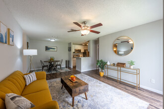 Indigo Plantation Apartments in Daytona Beach, FL - Building Photo - Interior Photo