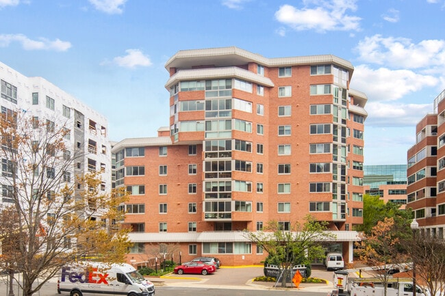 West View at Ballston Metro in Arlington, VA - Building Photo - Building Photo