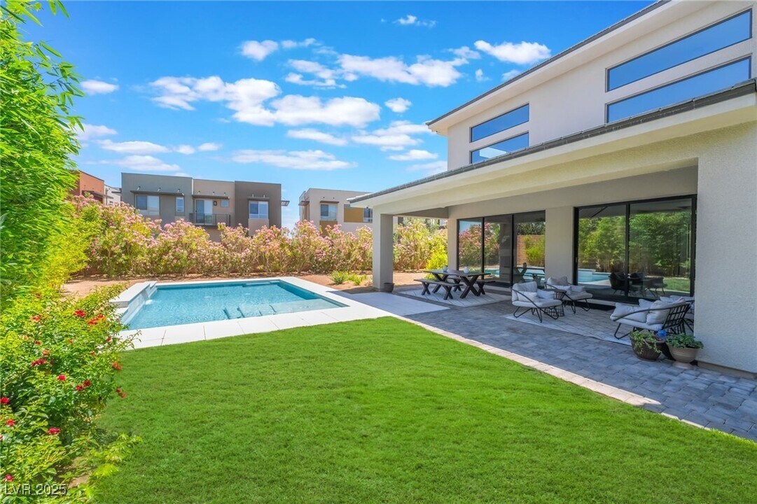 2 Sugarberry Ln in Las Vegas, NV - Building Photo