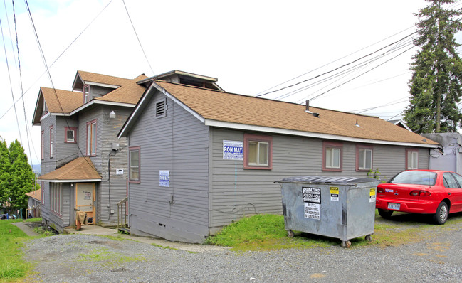 Eastview Apartments in Everett, WA - Building Photo - Building Photo