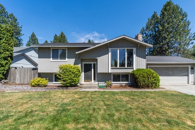 property at 11824 N Guinevere Dr