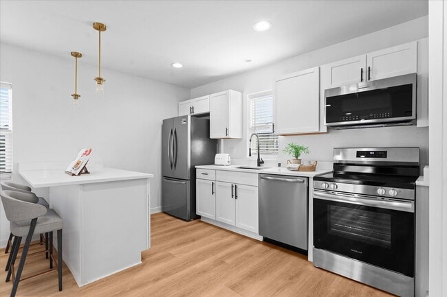 property at 1440 Lakepointe St