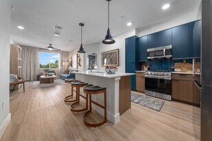 Aura Uptown in Phoenix, AZ - Building Photo