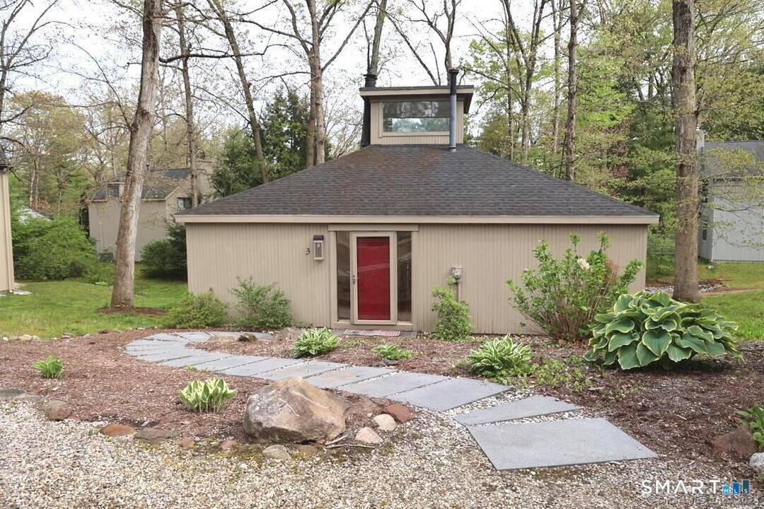 3 Edgewood Cir in Avon, CT - Building Photo