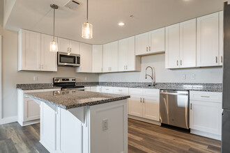 Lofts at Midland Commons in Columbus, GA - Foto de edificio - Interior Photo