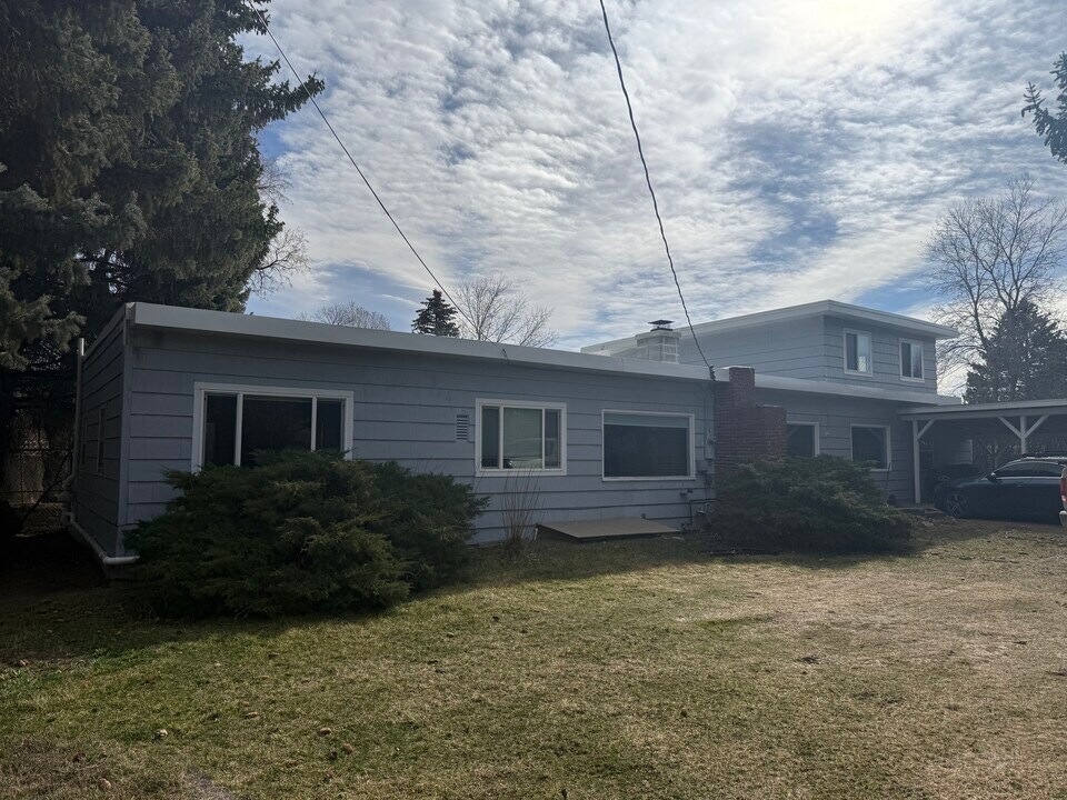 704 N 17th Ave in Bozeman, MT - Foto de edificio