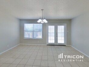8015 Palmetto Pl in San Antonio, TX - Building Photo - Building Photo