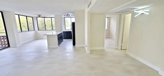 4222 Inverrary Blvd in Lauderhill, FL - Building Photo - Building Photo