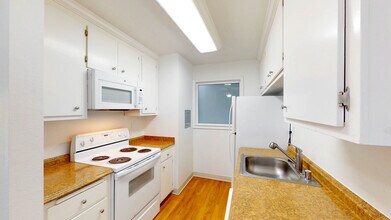 521 Alameda del Prado in Novato, CA - Building Photo - Building Photo