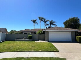 17905 Los Tiempos St in Fountain Valley, CA - Building Photo