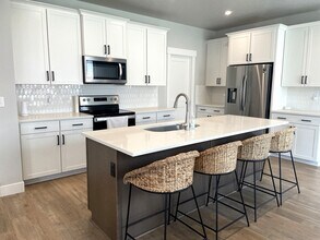 2254 W Granite Arch Way in Lehi, UT - Building Photo - Building Photo