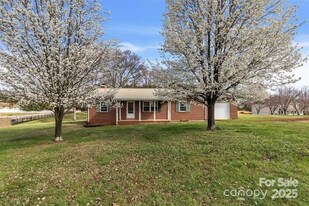 7484 Turkey Trot Drive in Stanley, NC - Building Photo