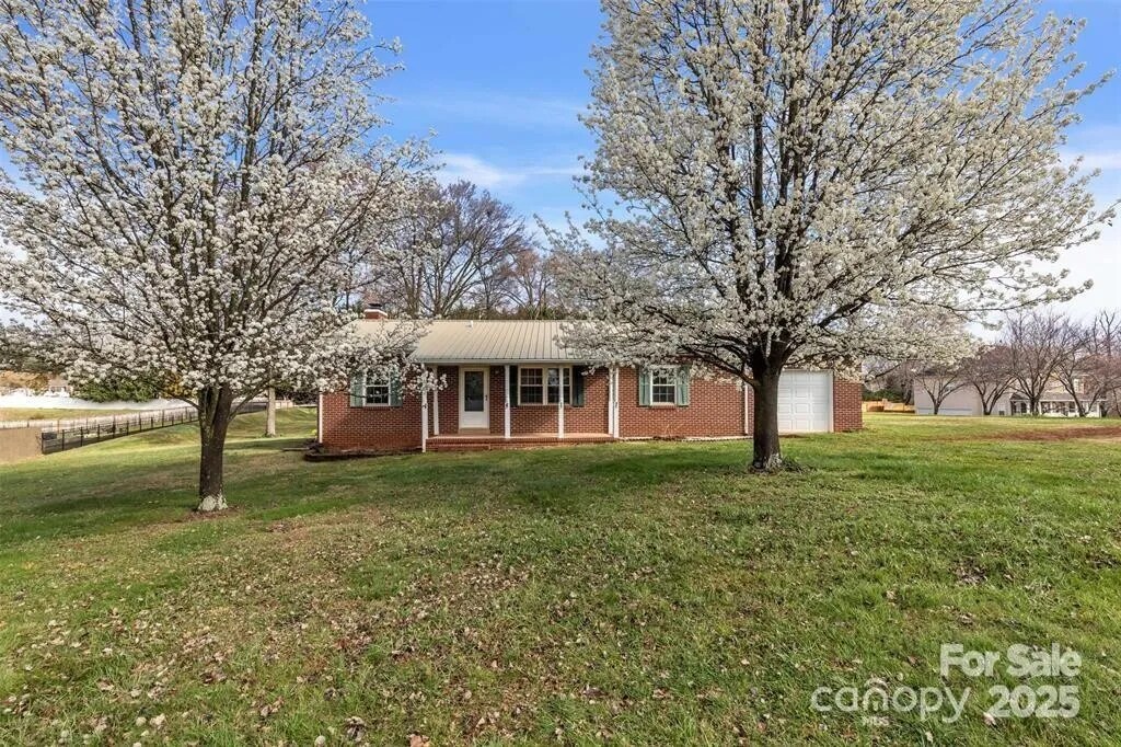 7484 Turkey Trot Drive in Stanley, NC - Building Photo