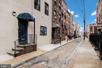 937 Christian St in Philadelphia, PA - Building Photo - Building Photo
