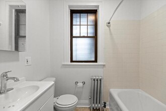 2332 W Addison St in Chicago, IL - Building Photo - Building Photo