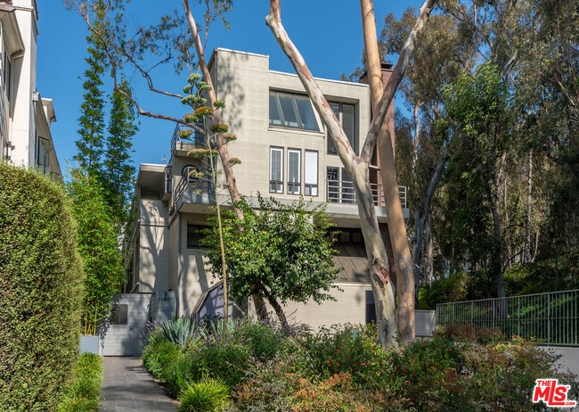 11601 Montana Ave in Los Angeles, CA - Building Photo - Building Photo