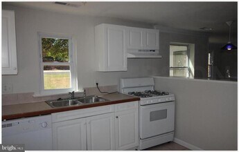 3735 West Ox Rd in Fairfax, VA - Building Photo - Building Photo