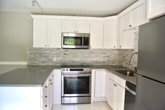 121 Ocean Cove Dr in Jupiter, FL - Building Photo - Building Photo