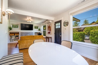 8515 29th Ave NW in Seattle, WA - Foto de edificio - Building Photo